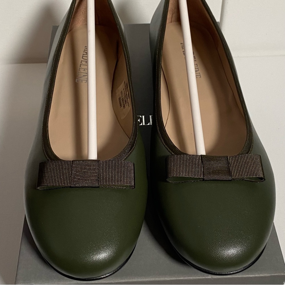Madeleine Leather Flat Shoe